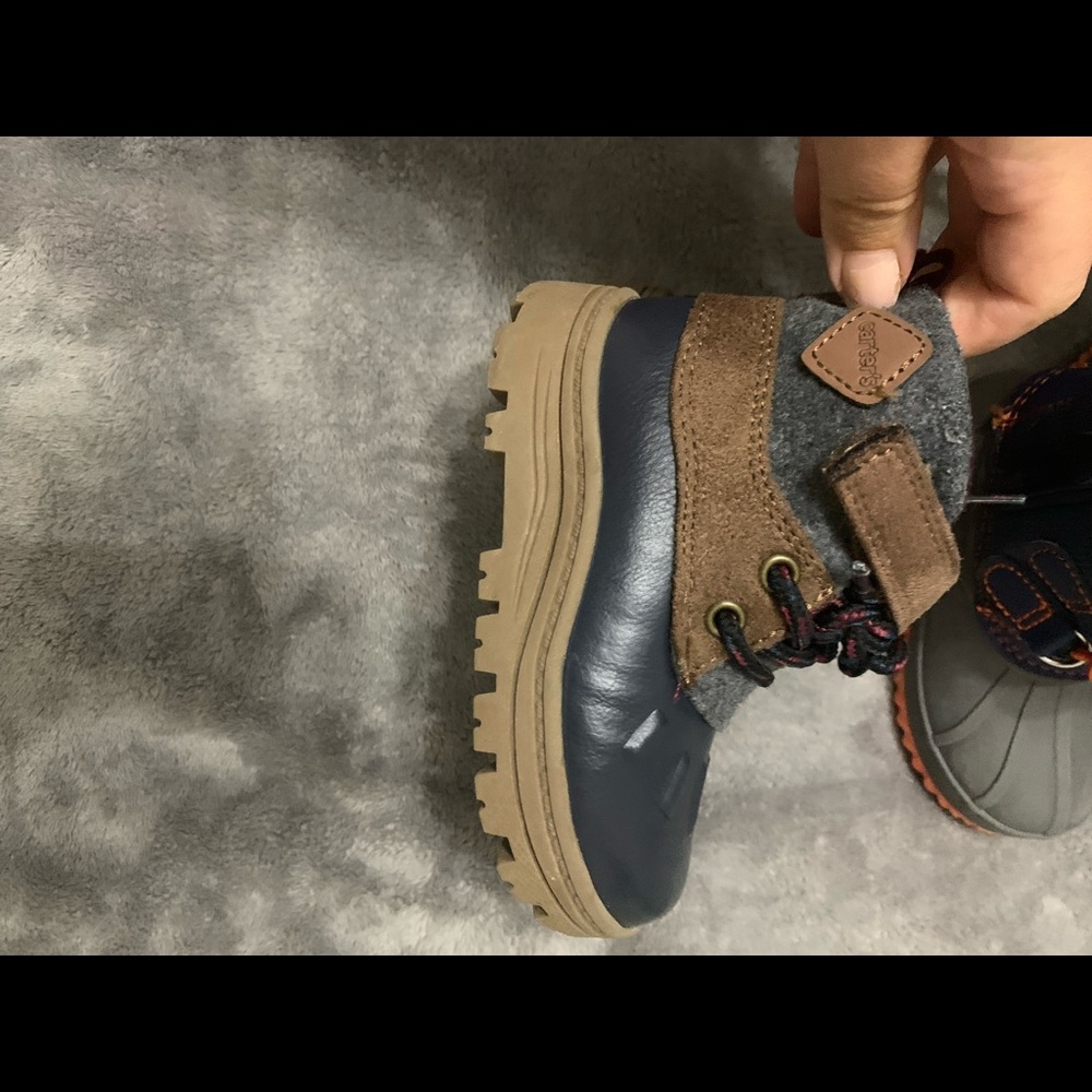 Toddler boy boots size 6 Carter’s